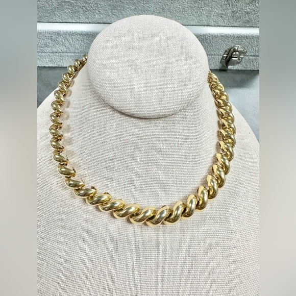 Napier Jewelry - Vintage Signed Pat. 4774.743 Napier Shinny Gold Tone Collar Necklace